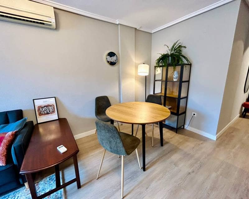 1 slaapkamer Appartement te koop in Torrevieja met zwembad - € 149.000 (Ref: 10032438)
