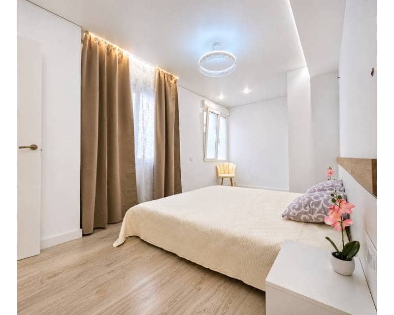 2 bedroom Beach Apartment for sale in Torrevieja - € 249,900 (Ref: 10033206)