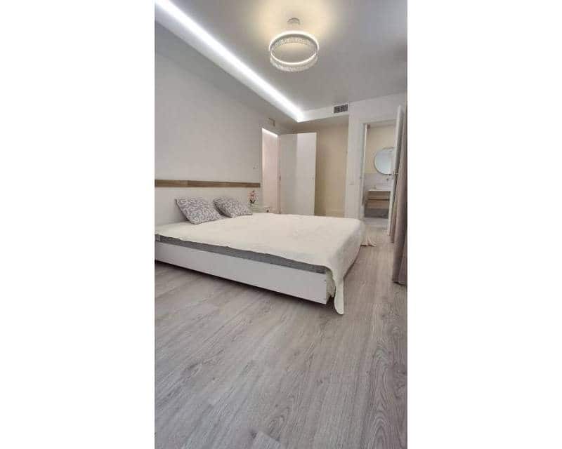 2 bedroom Beach Apartment for sale in Torrevieja - € 249,900 (Ref: 10033206)