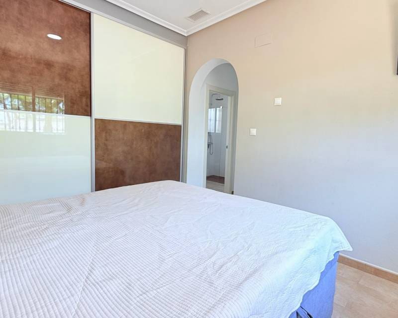 3 makuuhuone Huvila myytävänä paikassa Catral - 430 000 € (Ref: 10033277)