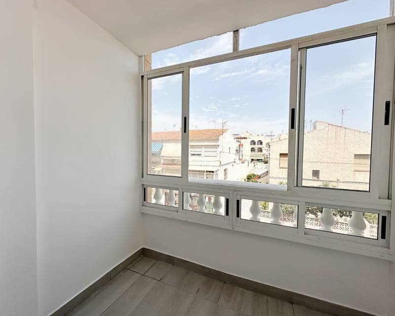 2 soverom Leilighet til salgs i Torrevieja - € 149 900 (Ref: 10034346)