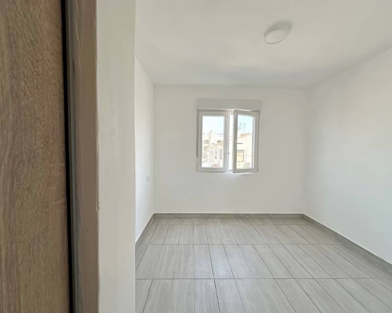 2 soverom Leilighet til salgs i Torrevieja - € 149 900 (Ref: 10034346)