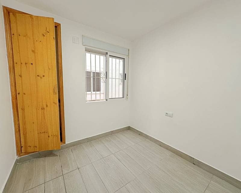 2 soverom Leilighet til salgs i Torrevieja - € 149 900 (Ref: 10034346)