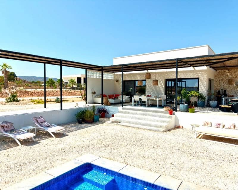 5 Zimmer Villa zu verkaufen in Pinoso mit Pool - 679.000 € (Ref: 10034348)