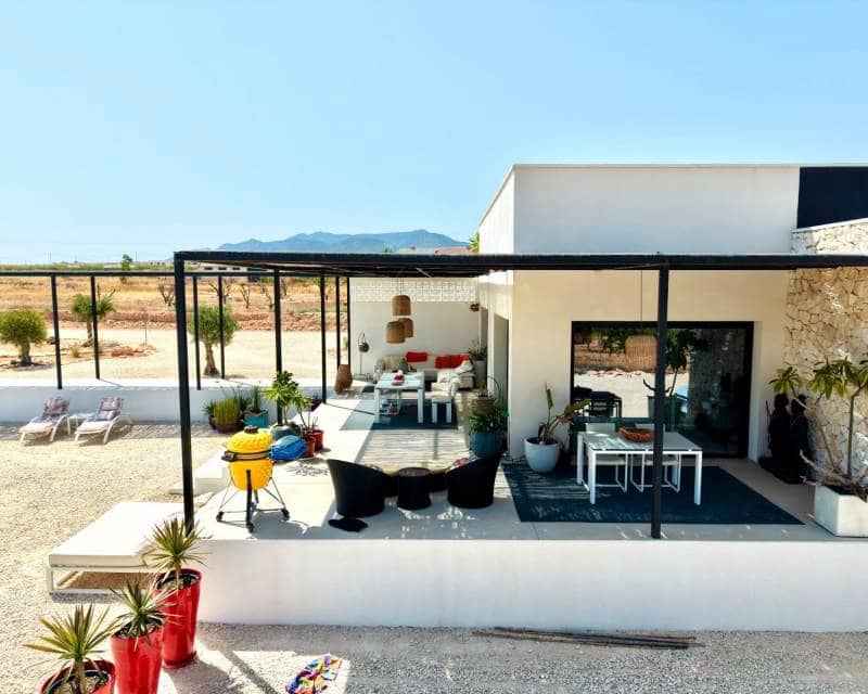 5 Zimmer Villa zu verkaufen in Pinoso mit Pool - 679.000 € (Ref: 10034348)