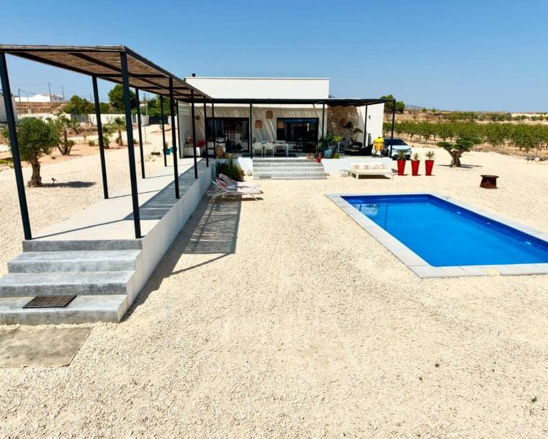 5 Zimmer Villa zu verkaufen in Pinoso mit Pool - 679.000 € (Ref: 10034348)