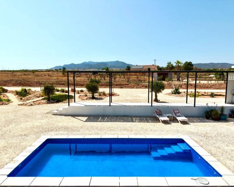 5 Zimmer Villa zu verkaufen in Pinoso mit Pool - 679.000 € (Ref: 10034348)