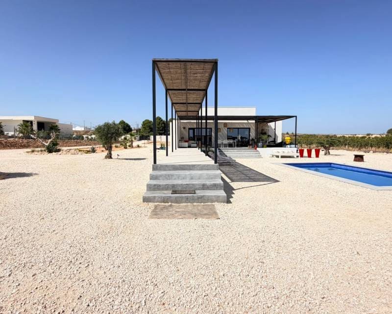 5 Zimmer Villa zu verkaufen in Pinoso mit Pool - 679.000 € (Ref: 10034348)