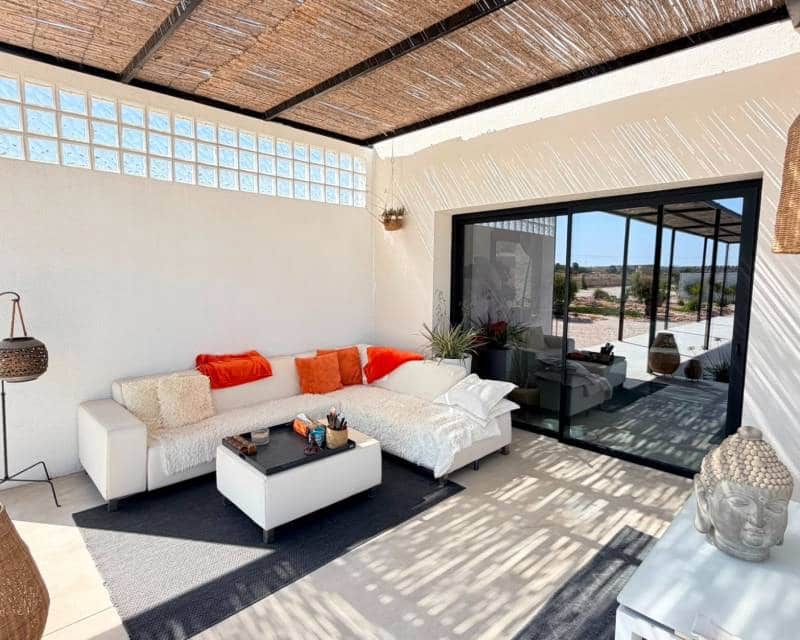 5 Zimmer Villa zu verkaufen in Pinoso mit Pool - 679.000 € (Ref: 10034348)