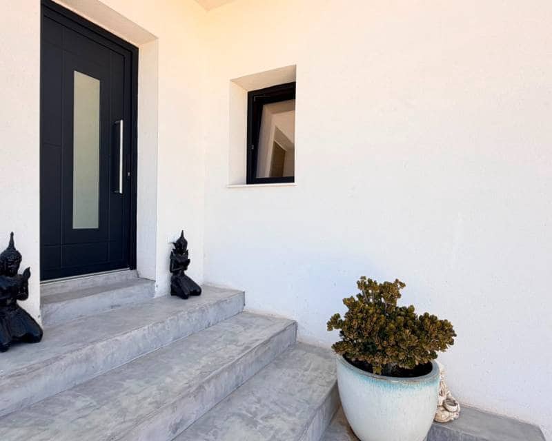 5 Zimmer Villa zu verkaufen in Pinoso mit Pool - 679.000 € (Ref: 10034348)