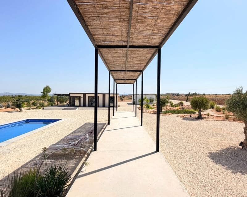 5 Zimmer Villa zu verkaufen in Pinoso mit Pool - 679.000 € (Ref: 10034348)