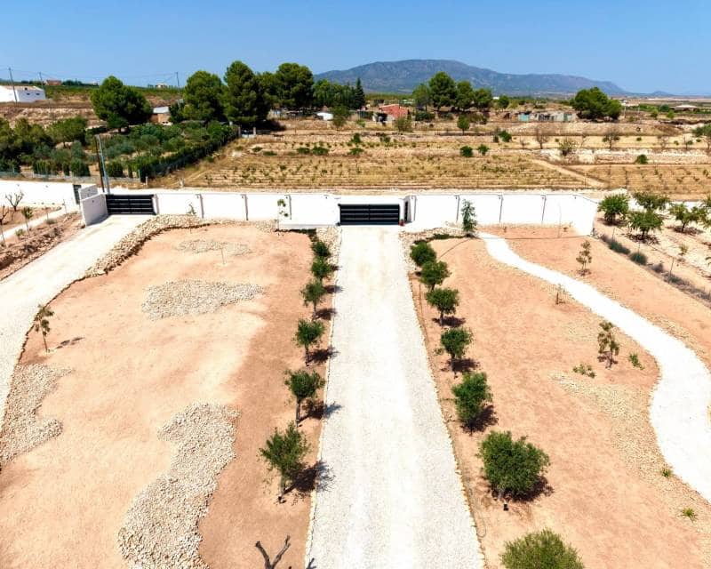5 Zimmer Villa zu verkaufen in Pinoso mit Pool - 679.000 € (Ref: 10034348)