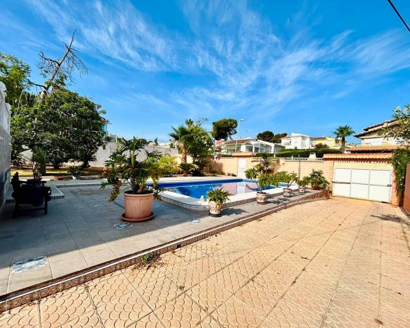 2 slaapkamer Villa te koop in Los Balcones met zwembad garage - € 699.990 (Ref: 10035832)