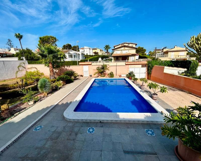 2 slaapkamer Villa te koop in Los Balcones met zwembad garage - € 699.990 (Ref: 10035832)