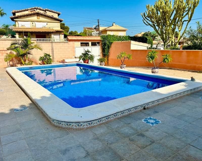 2 slaapkamer Villa te koop in Los Balcones met zwembad garage - € 699.990 (Ref: 10035832)