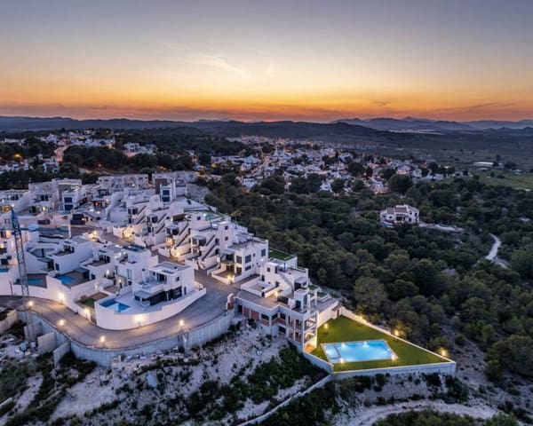 3 soveværelse Byhus til salg i San Miguel de Salinas med swimmingpool - € 425.000 (Ref: 10036004)