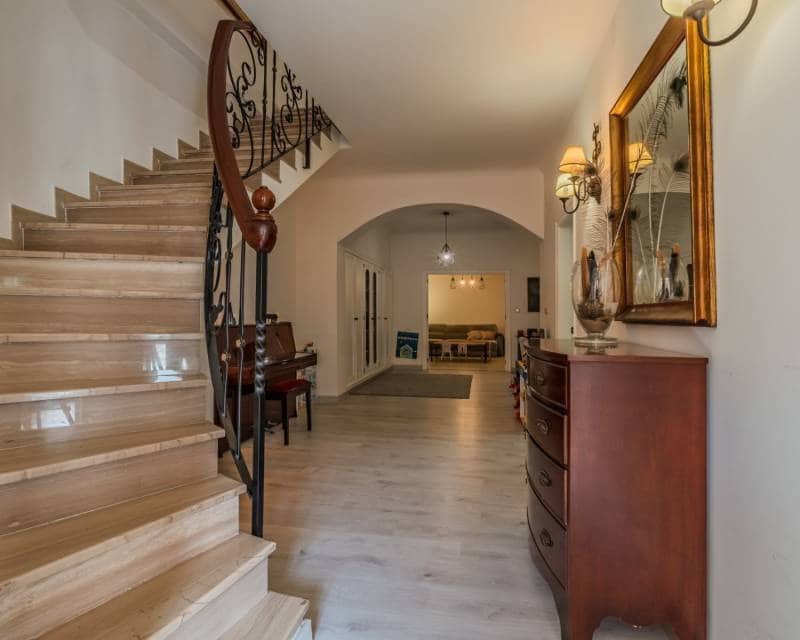 5 bedroom Apartment for sale in Guardamar del Segura - € 349,000 (Ref: 10043426)