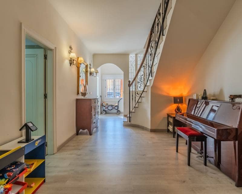 5 bedroom Apartment for sale in Guardamar del Segura - € 349,000 (Ref: 10043426)
