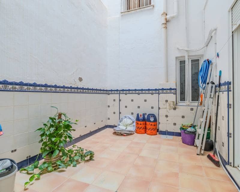 5 bedroom Apartment for sale in Guardamar del Segura - € 349,000 (Ref: 10043426)