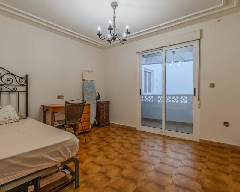 5 bedroom Apartment for sale in Guardamar del Segura - € 349,000 (Ref: 10043426)