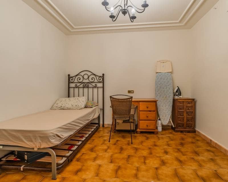 5 bedroom Apartment for sale in Guardamar del Segura - € 349,000 (Ref: 10043426)
