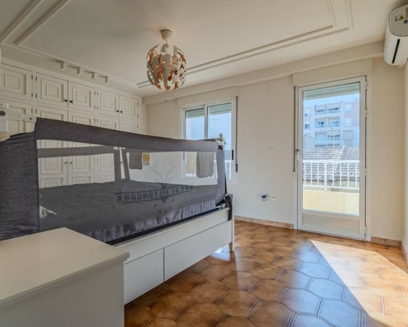 5 bedroom Apartment for sale in Guardamar del Segura - € 349,000 (Ref: 10043426)