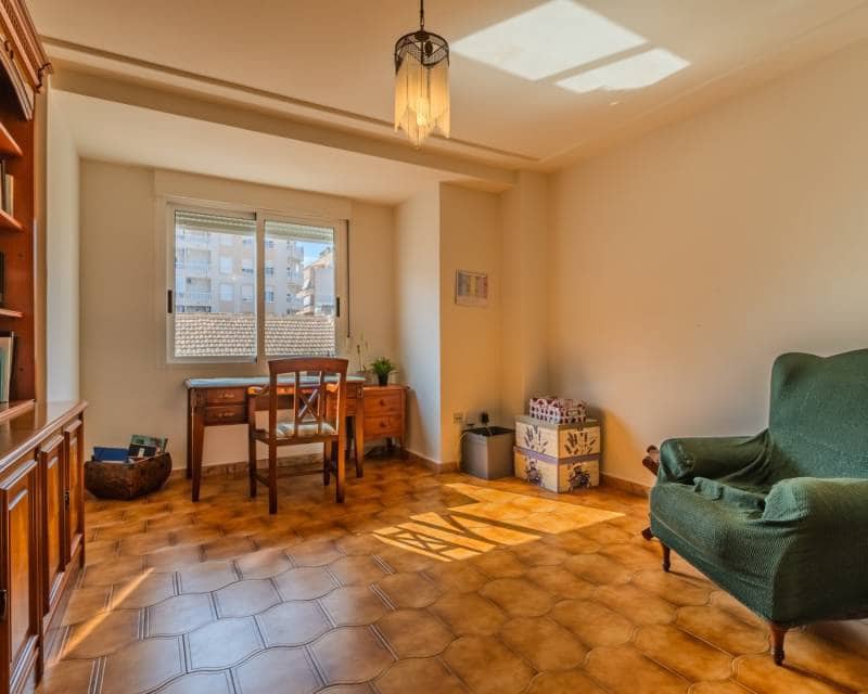 5 bedroom Apartment for sale in Guardamar del Segura - € 349,000 (Ref: 10043426)