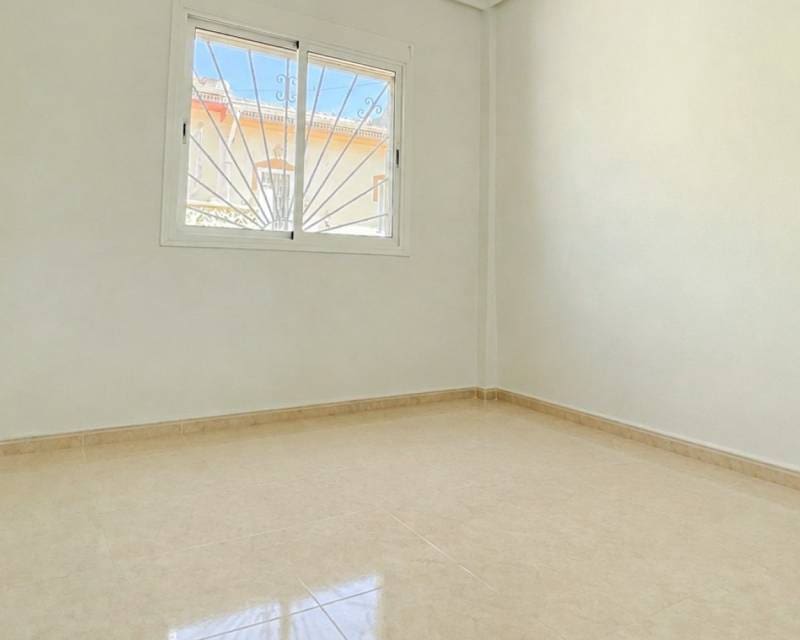 3 chambre Villa/Maison Mitoyenne à vendre à Dona Pepa avec piscine - 229 000 € (Ref: 10047855)