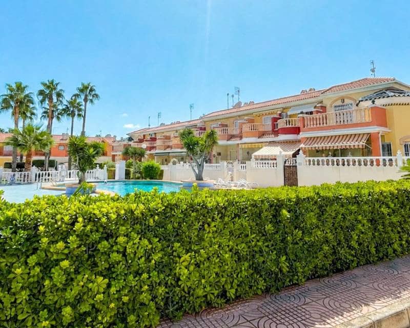 3 chambre Villa/Maison Mitoyenne à vendre à Dona Pepa avec piscine - 229 000 € (Ref: 10047855)