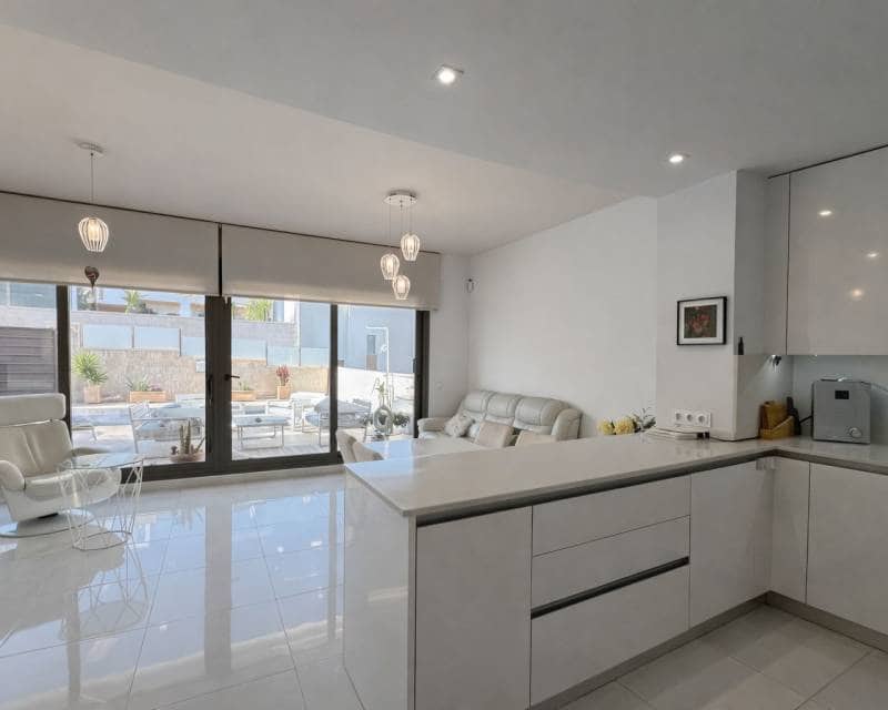 3 soveværelse Villa til salg i Orihuela Costa med swimmingpool - € 460.000 (Ref: 10052021)