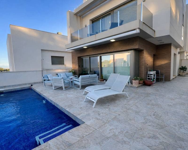 3 soveværelse Villa til salg i Orihuela Costa med swimmingpool - € 460.000 (Ref: 10052021)