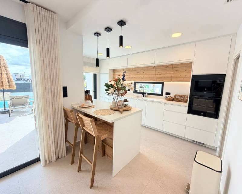 Chalet de 3 habitaciones en Dolores en venta con piscina - 440.000 € (Ref: 10052022)