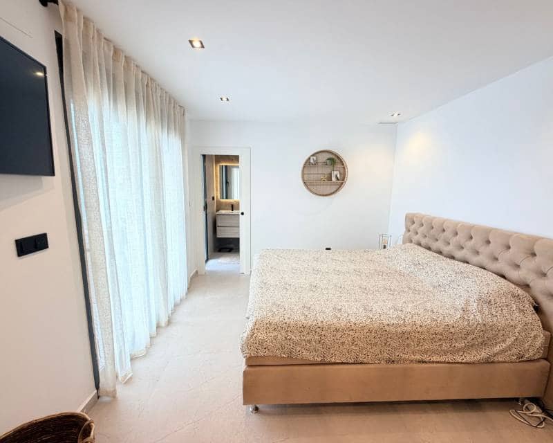 Chalet de 3 habitaciones en Dolores en venta con piscina - 440.000 € (Ref: 10052022)