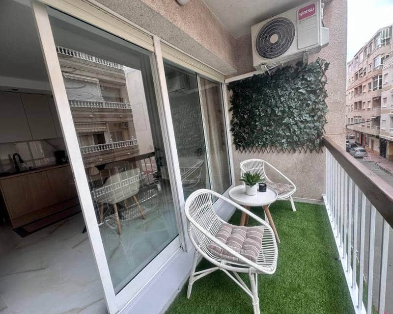 1 soveværelse Lejlighed til salg i Torrevieja med swimmingpool - € 159.900 (Ref: 10052127)