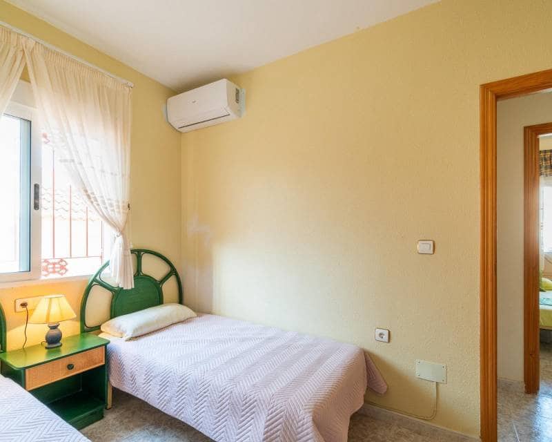 3 quarto Moradia em Banda para venda em La Zenia com piscina - 225 000 € (Ref: 10055772)