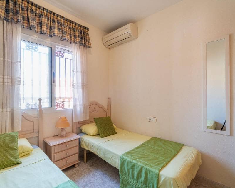 3 quarto Moradia em Banda para venda em La Zenia com piscina - 225 000 € (Ref: 10055772)