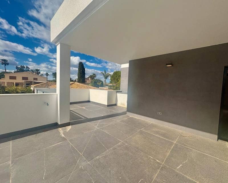 Chalet de 4 habitaciones en Orihuela Costa en venta con piscina - 985.000 € (Ref: 10076876)