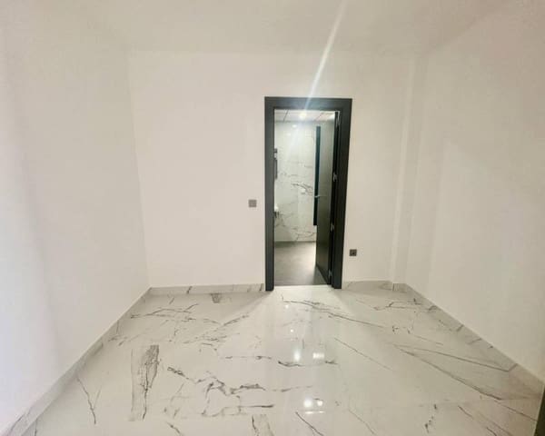 Chalet de 4 habitaciones en Dehesa de Campoamor, Orihuela en venta con piscina - 985.000 € (Ref: 10076876)