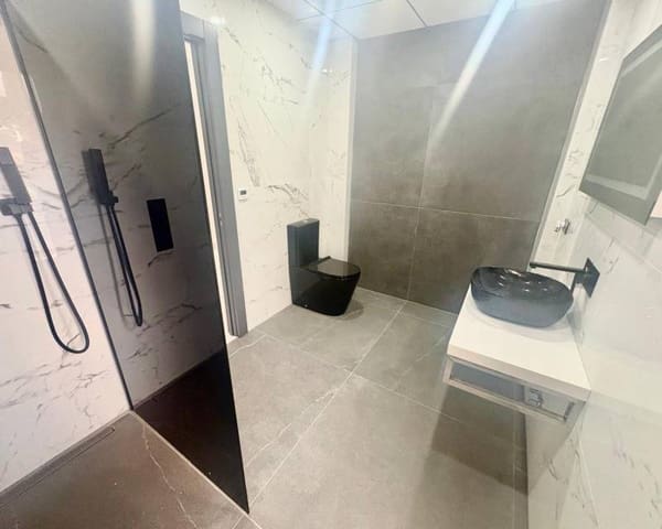 Chalet de 4 habitaciones en Dehesa de Campoamor, Orihuela en venta con piscina - 985.000 € (Ref: 10076876)