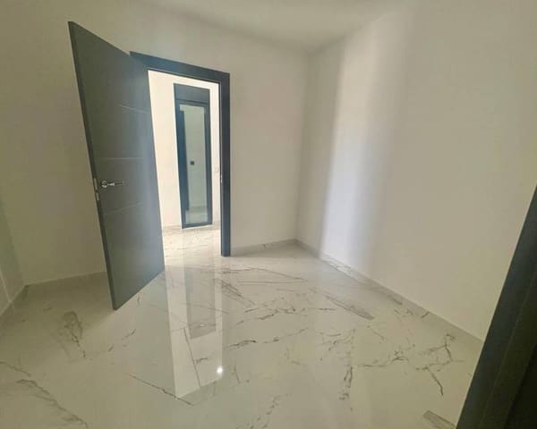 Chalet de 4 habitaciones en Dehesa de Campoamor, Orihuela en venta con piscina - 985.000 € (Ref: 10076876)