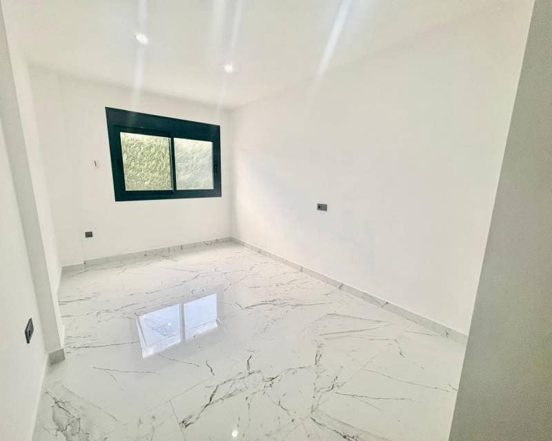 Chalet de 4 habitaciones en Orihuela Costa en venta con piscina - 985.000 € (Ref: 10076876)