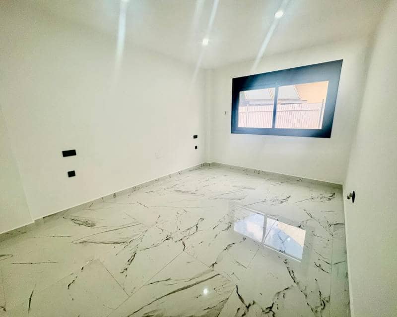Chalet de 4 habitaciones en Orihuela Costa en venta con piscina - 985.000 € (Ref: 10076876)
