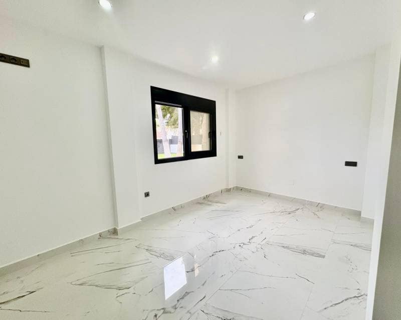 Chalet de 4 habitaciones en Orihuela Costa en venta con piscina - 985.000 € (Ref: 10076876)