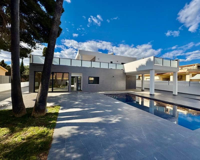 Chalet de 4 habitaciones en Orihuela Costa en venta con piscina - 985.000 € (Ref: 10076876)