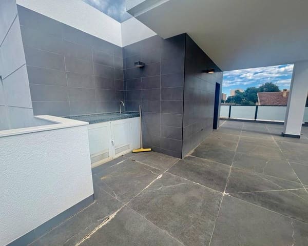 Chalet de 4 habitaciones en Dehesa de Campoamor, Orihuela en venta con piscina - 985.000 € (Ref: 10076876)
