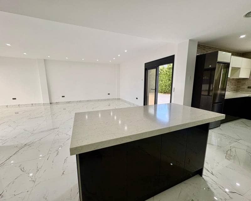 Chalet de 4 habitaciones en Orihuela Costa en venta con piscina - 985.000 € (Ref: 10076876)