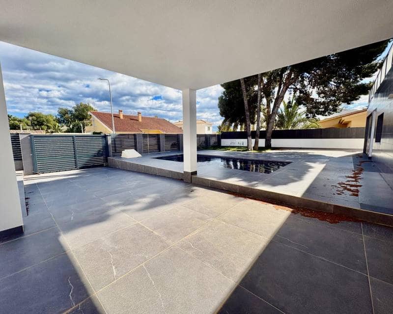 Chalet de 4 habitaciones en Orihuela Costa en venta con piscina - 985.000 € (Ref: 10076876)