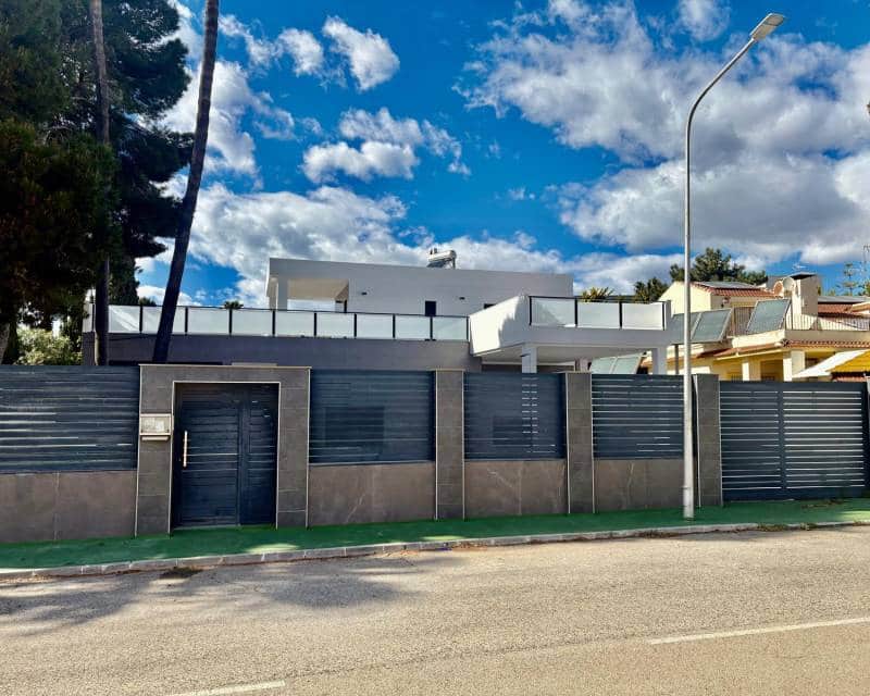 Chalet de 4 habitaciones en Orihuela Costa en venta con piscina - 985.000 € (Ref: 10076876)