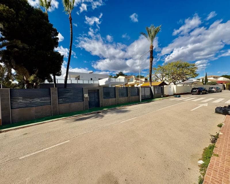Chalet de 4 habitaciones en Orihuela Costa en venta con piscina - 985.000 € (Ref: 10076876)