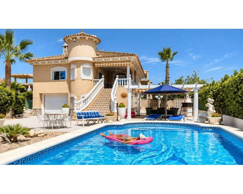 3 soveværelse Villa til salg i Benferri med swimmingpool - € 375.000 (Ref: 10076878)